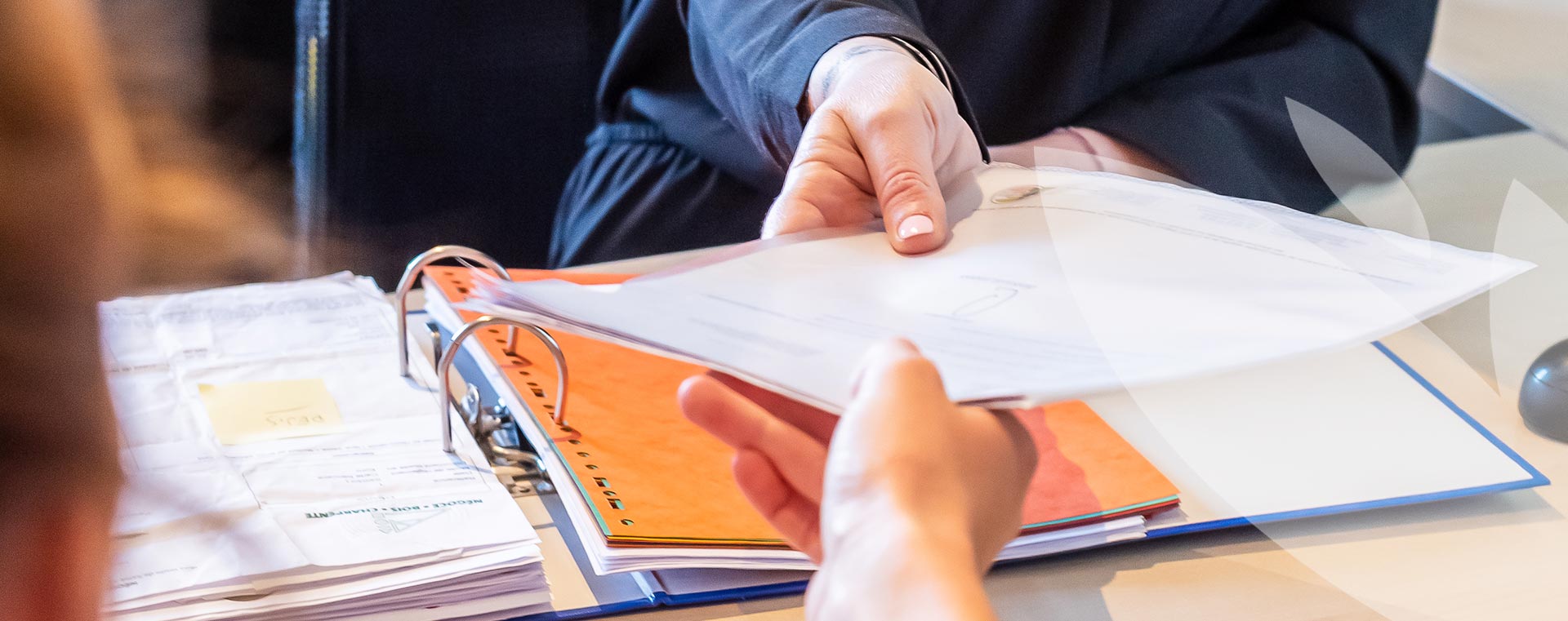 Nos métiers liés à notre expertise comptable - Juridique. Reconnus et officiellement habilités en matière de consultation et de rédaction d’actes juridiques.